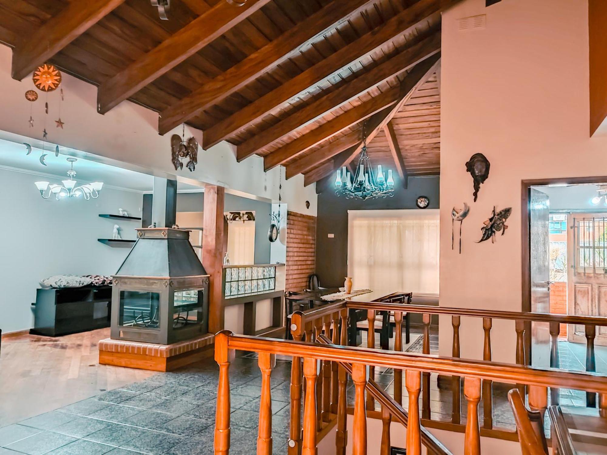 Encantadora Casa Con Piscina Puerto Iguazu
